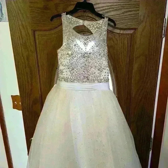 Formal dress - Picture 2 of 9